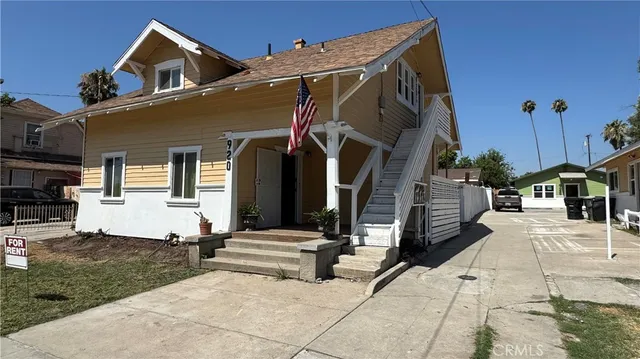 a view of house and yard with swimming pool