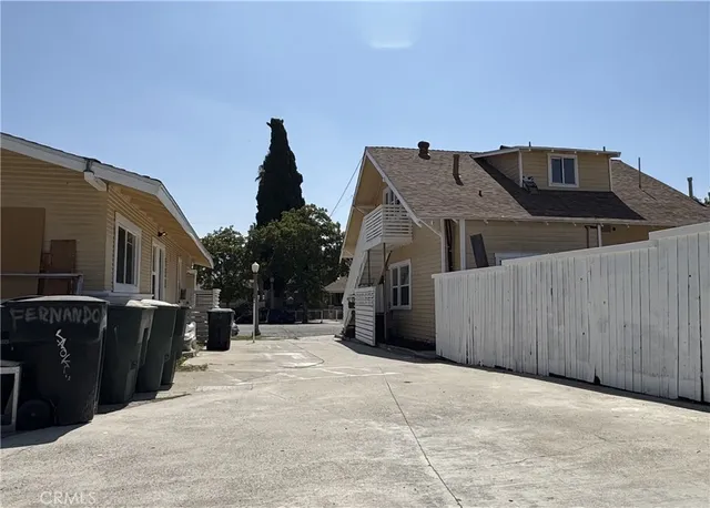 a view of a house with a backyard