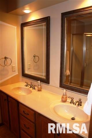 2550 Hunter Road Bettendorf, IA 52722 - Photo 12 of 21 Gallery Image 12