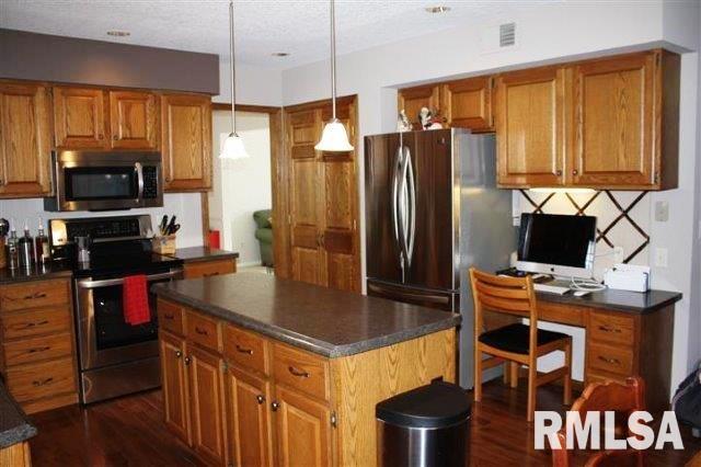 2550 Hunter Road Bettendorf, IA 52722 - Photo 3 of 21 Gallery Image 3