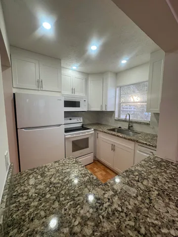 $1,600 | 346 Windsor O, West Palm Beach, FL 33417