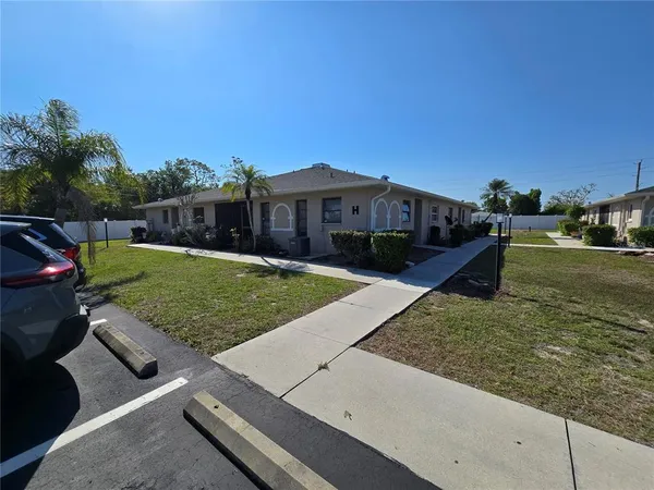 $1,450 | 24540 Harbor View Road, Unit H2, Punta Gorda, FL 33980