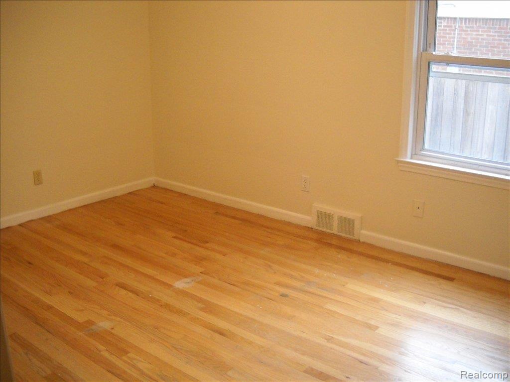 1872 Sheffield Road Birmingham, MI 48009 - Photo 7 of 20 7