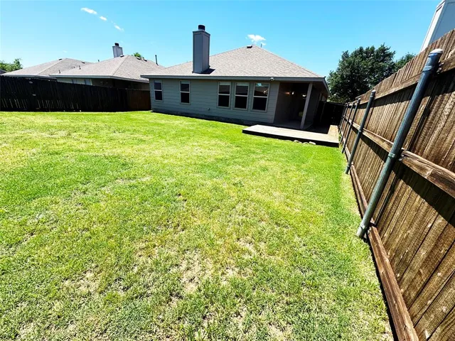 a view of a house with a backyard