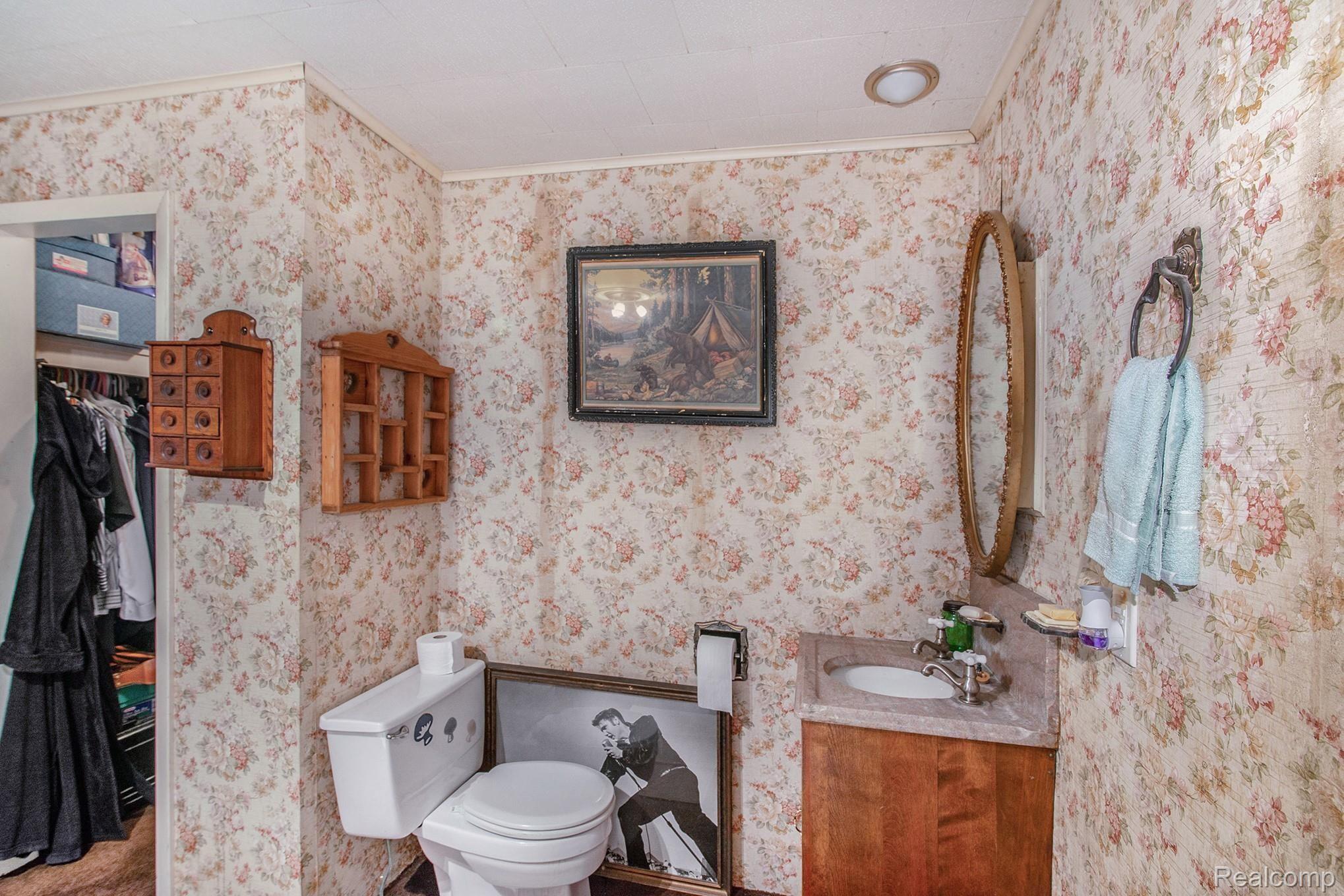 63 North Bassett Road Lapeer, MI 48446 - Photo 20 of 49 DSC_3621.jpg