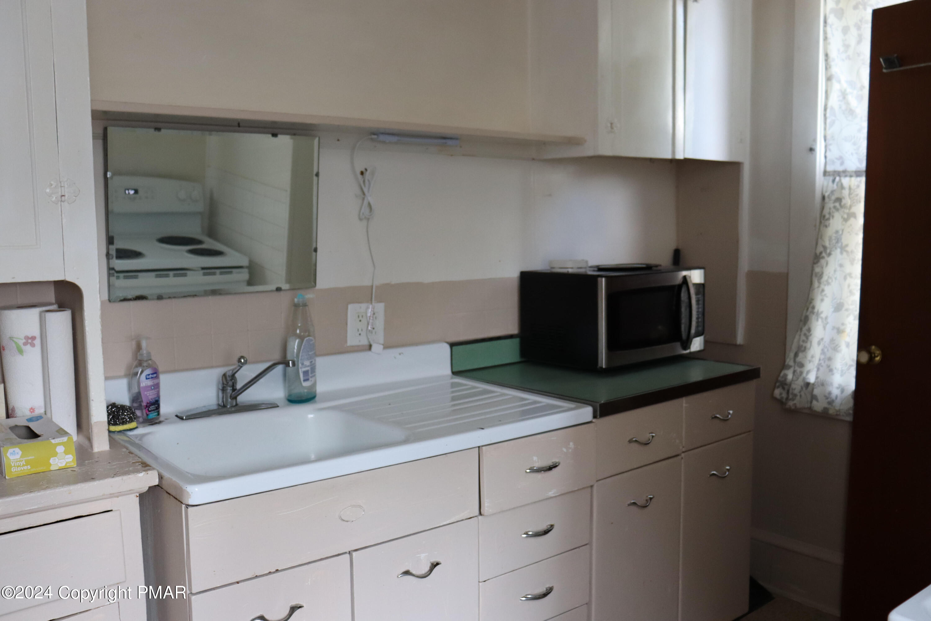 316 West Maple Street Hazleton, PA 18201 - Photo 15 of 36 kitchen