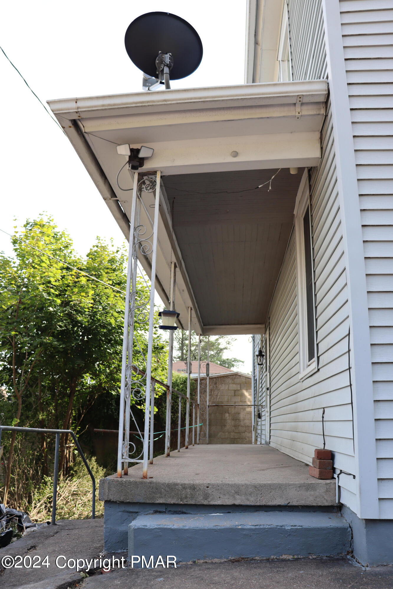 316 West Maple Street Hazleton, PA 18201 - Photo 3 of 36 left side