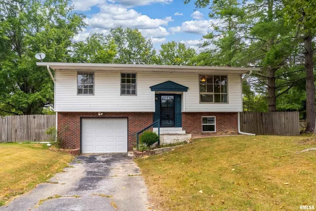 $144,900 | 309 South Plover Drive, Carbondale, IL 62901