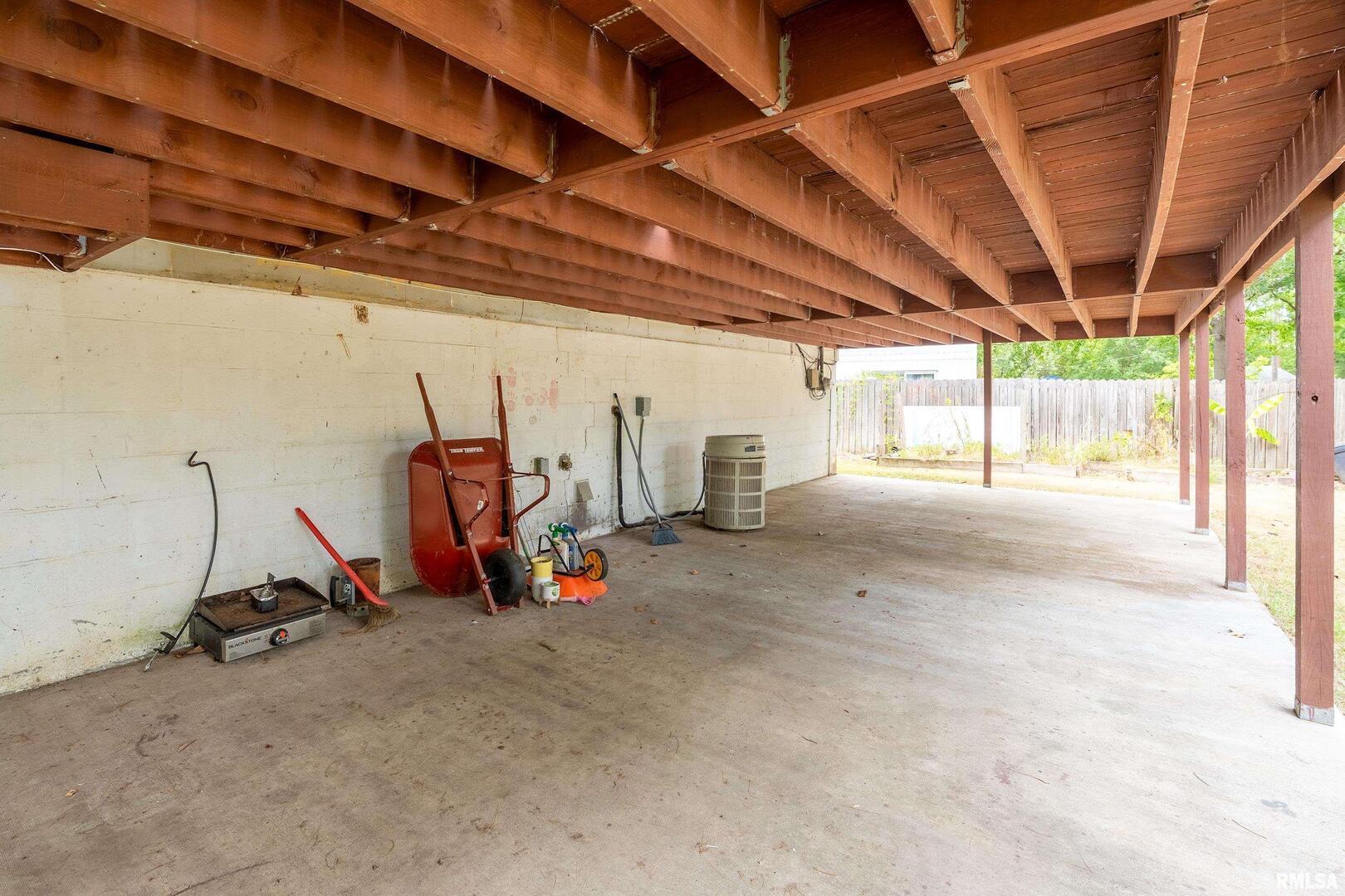 309 South Plover Drive Carbondale, IL 62901 - Photo 22 of 29 a view of a room with gym equipment