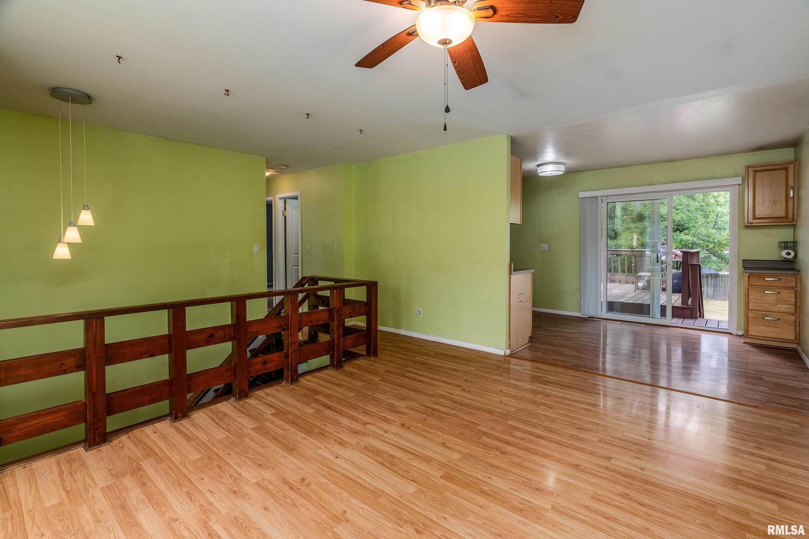 309 South Plover Drive Carbondale, IL 62901 - Photo 5 of 29 a view of a room with wooden floor