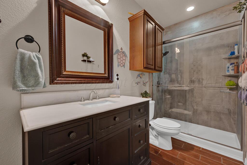 7128 Mosley Street Amarillo, TX 79119 - Photo 20 of 25 Main Bathroom