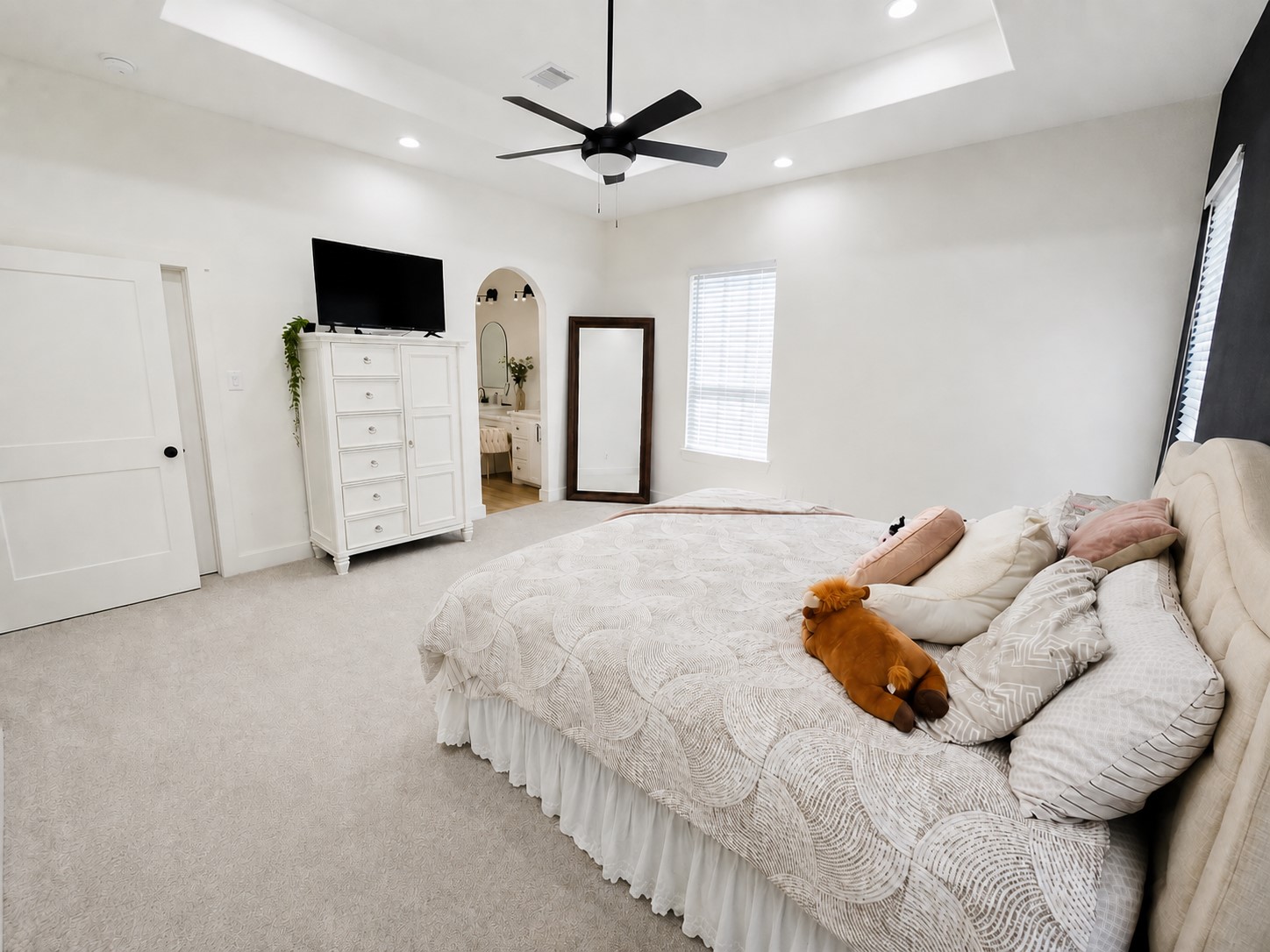 440 Farm To Market 223 Shepherd, TX 77371 - Photo 22 of 40 a bed room with furniture and a flat screen tv