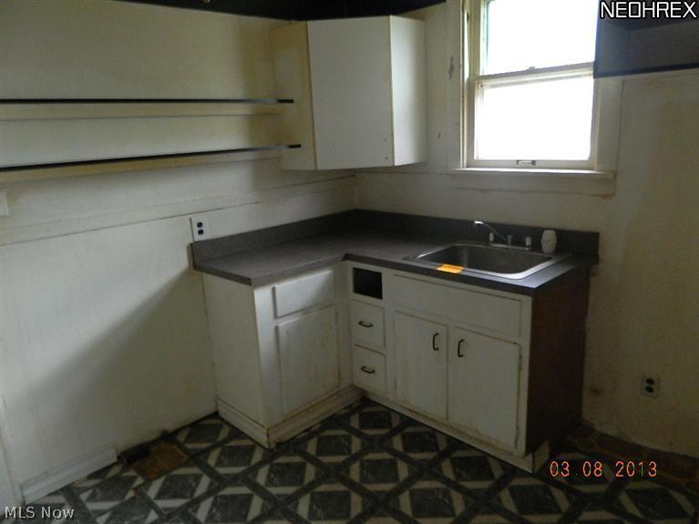 1507 Biltmore Road Cleveland, OH 44124 - Photo 7 of 10
