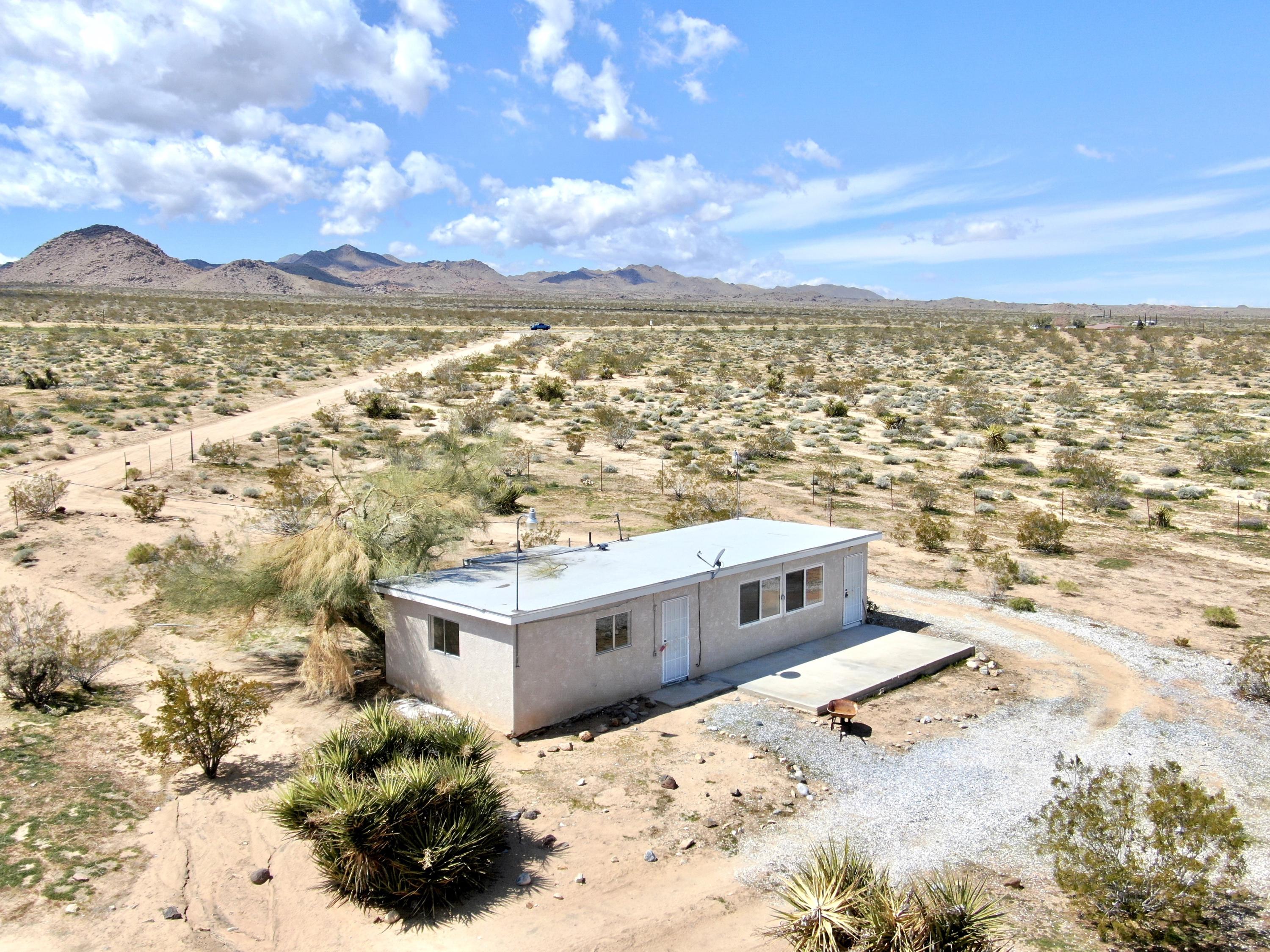 55150 Gleason Road Landers, CA 92285 - Photo 2 of 17 a view of city and ocean