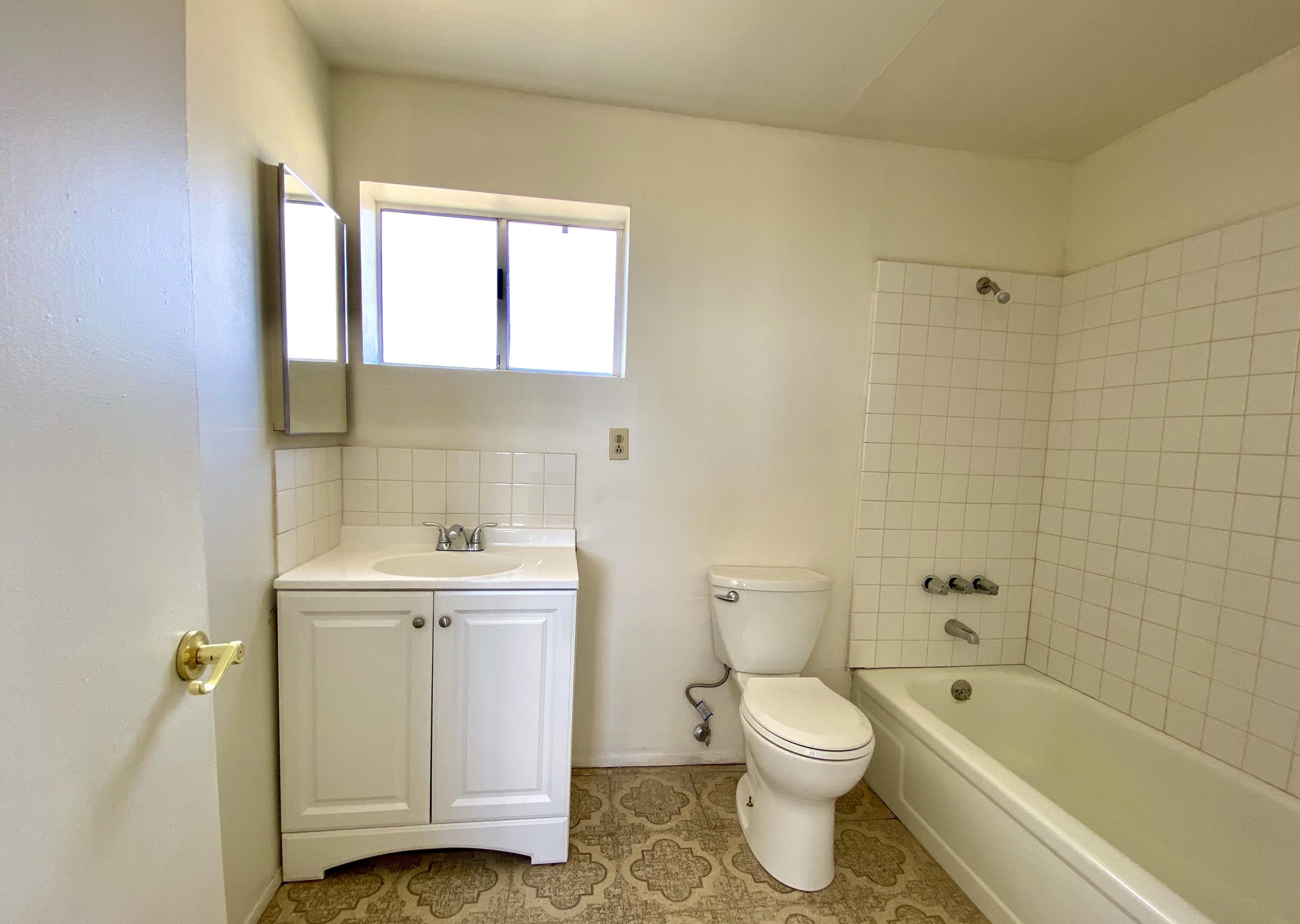 55150 Gleason Road Landers, CA 92285 - Photo 12 of 17 a bathroom with a toilet a sink and bathtub