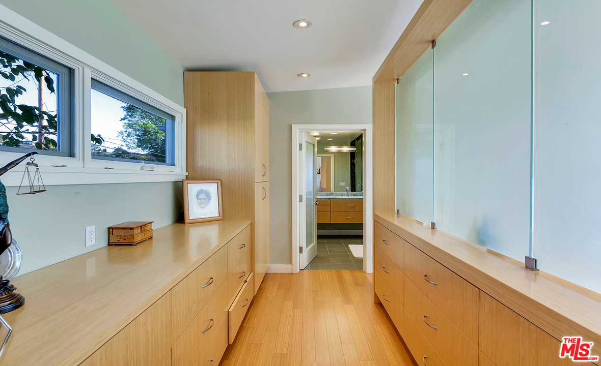 3921 Cody Road Sherman Oaks, CA 91403 - Photo 16 of 36 a spacious bathroom with a tub and shower
