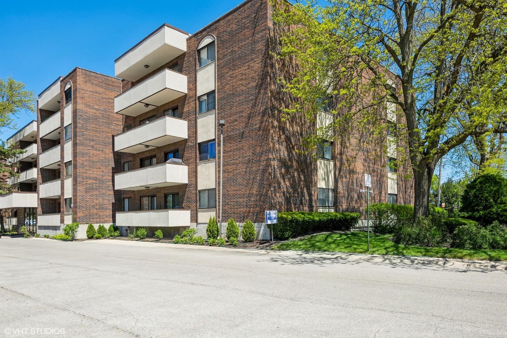 9240 Gross Point Road, Unit 407 Skokie, IL 60077 - Photo 1 of 22