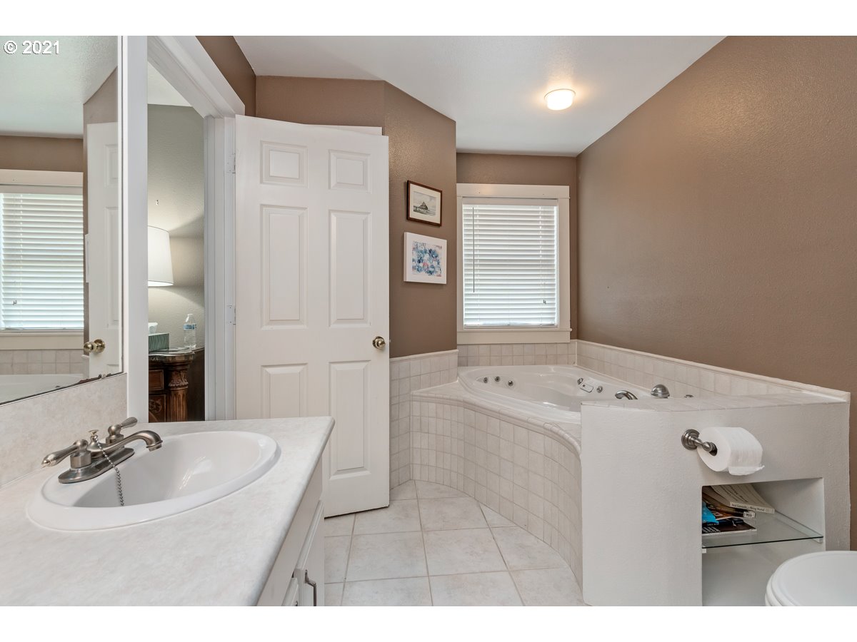 8440 Southwest 184th Loop Beaverton, OR 97007 - Photo 10 of 28 Gallery Image 10