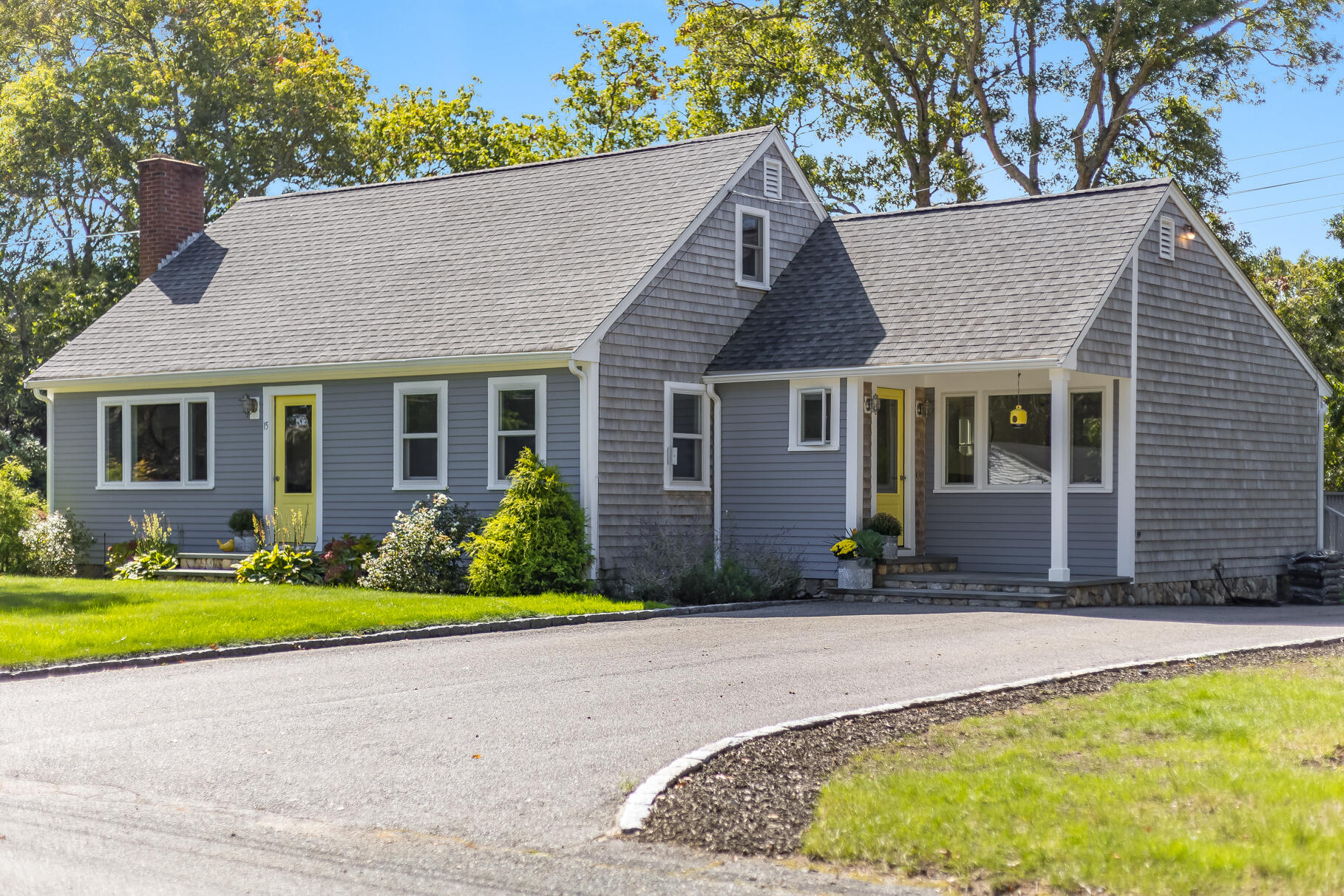 15 Geraldine Road Cotuit, MA 02635 - Photo 2 of 31 Front w/driveway