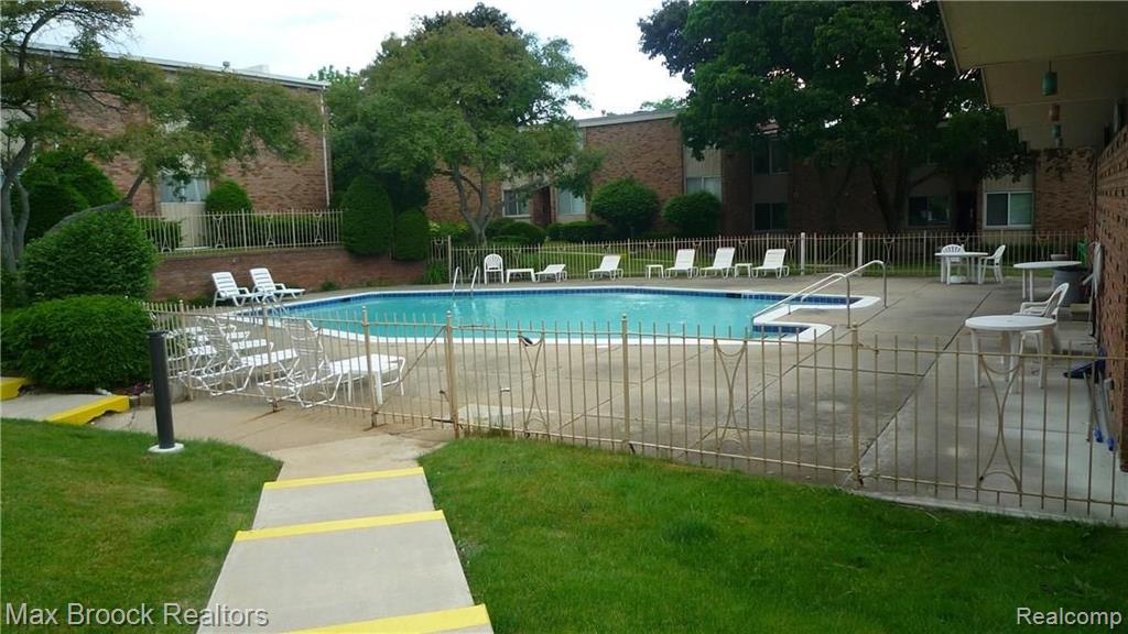 4049 West Maple Road Bloomfield Hills, MI 48301 - Photo 21 of 23