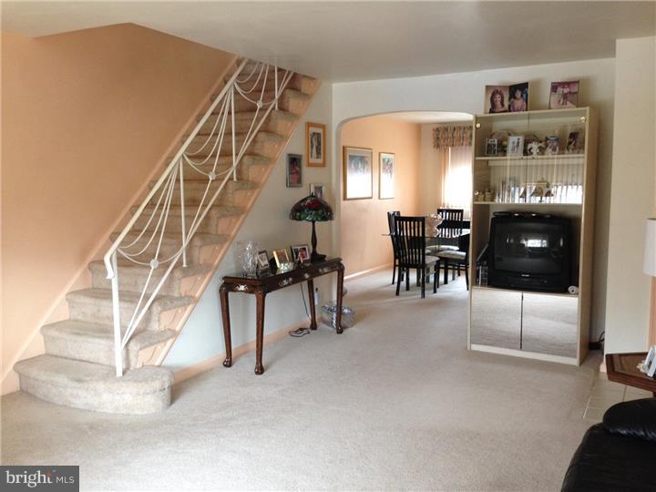 1707 Danforth Street Philadelphia, PA 19152 - Photo 13 of 24 Living Room