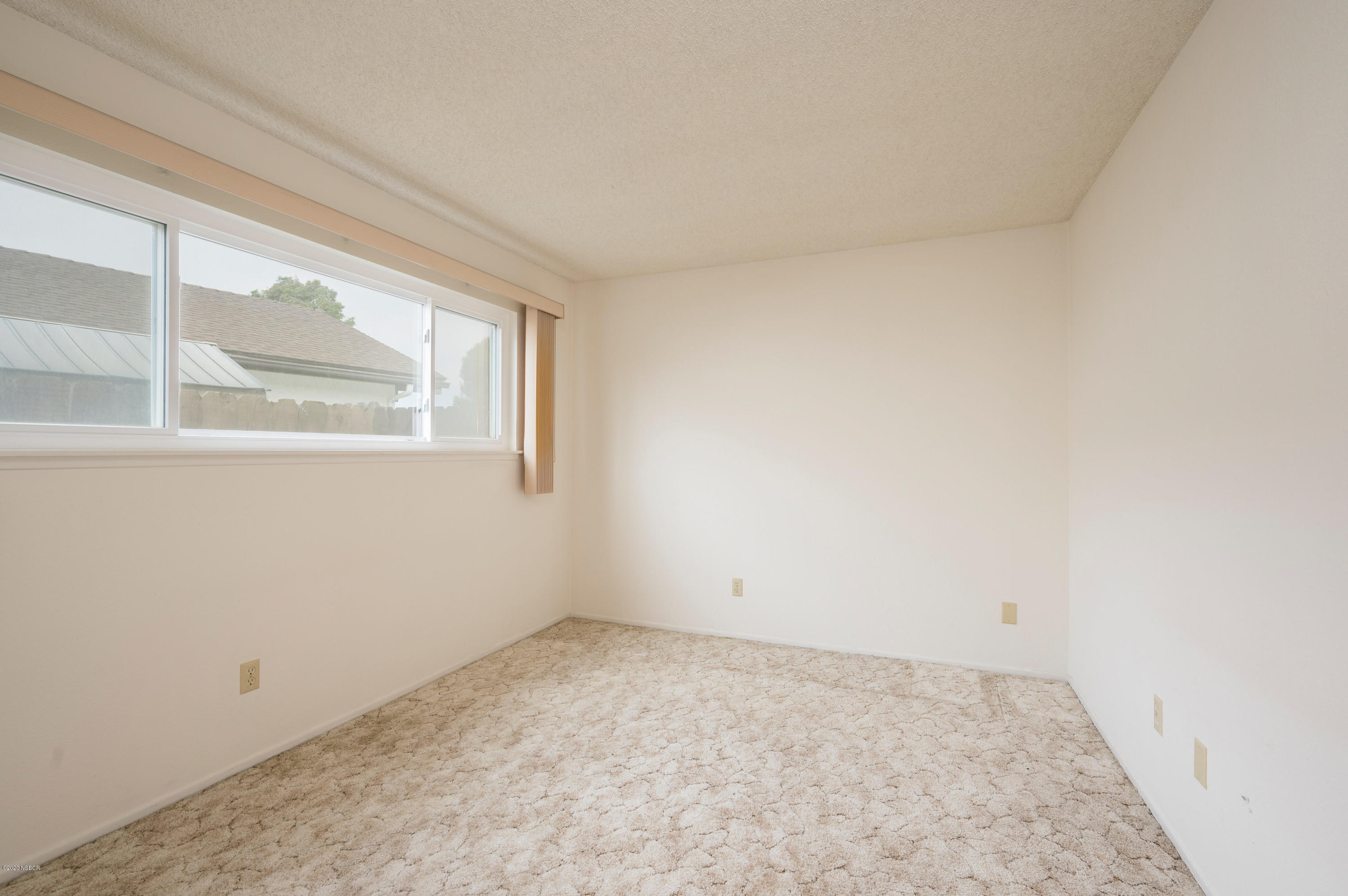 1008 West Anthony Way Lompoc, CA 93436 - Photo 20 of 26 an empty room with a window