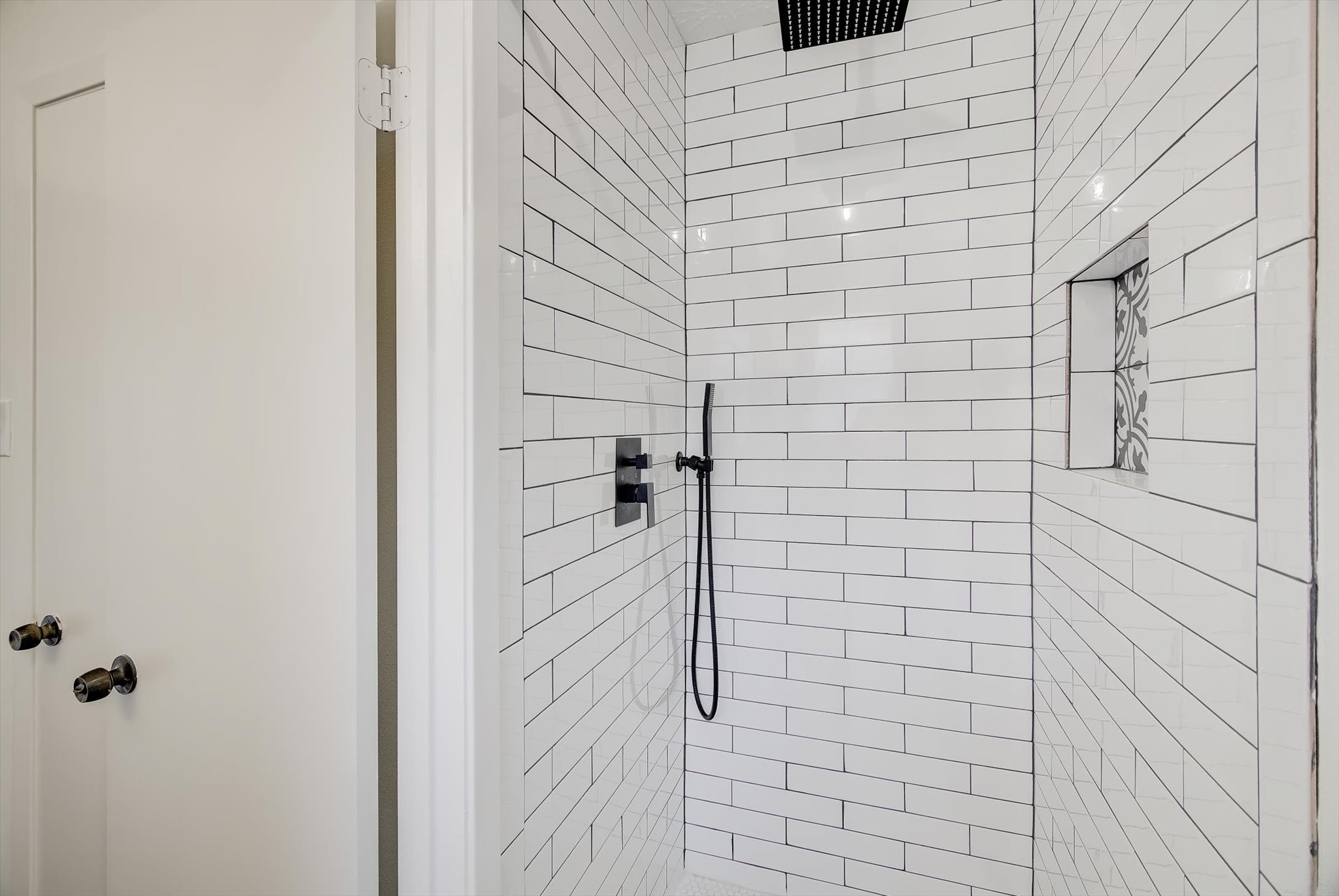 15110 Peachmeadow Lane Channelview, TX 77530 - Photo 23 of 34 a bathroom with a shower