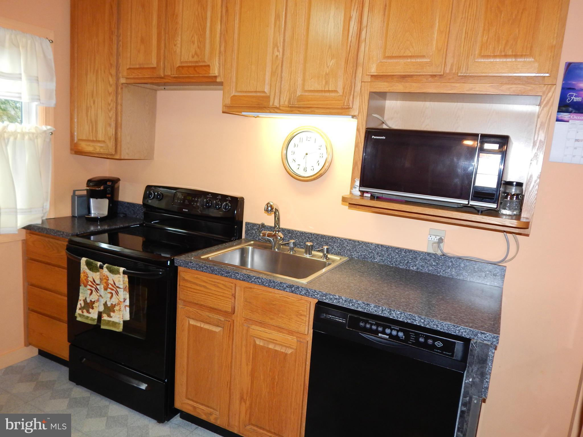 5604 Braxfield Road Baltimore, MD 21227 - Photo 5 of 25 Kitchen
