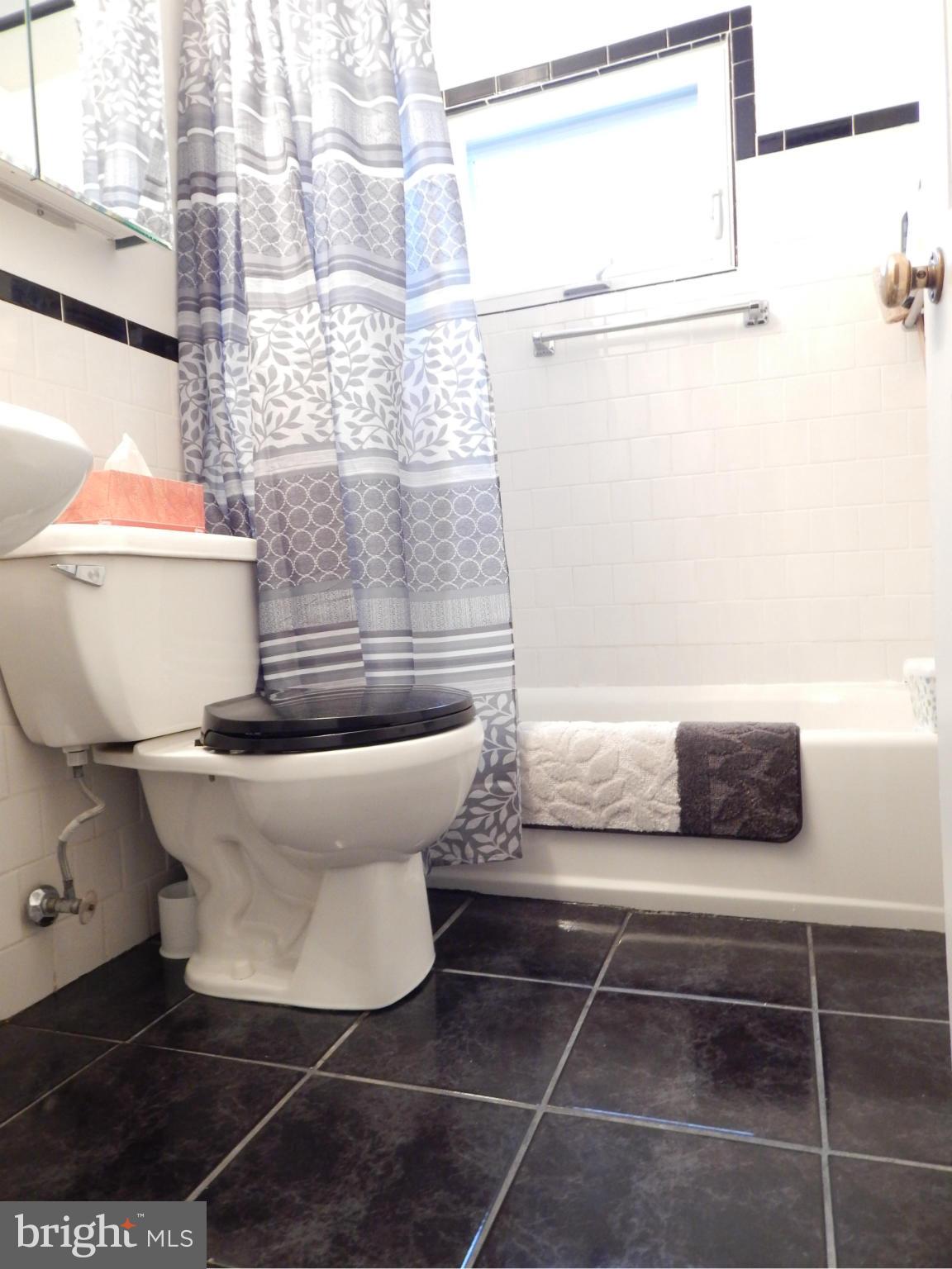 5604 Braxfield Road Baltimore, MD 21227 - Photo 8 of 25 Bath