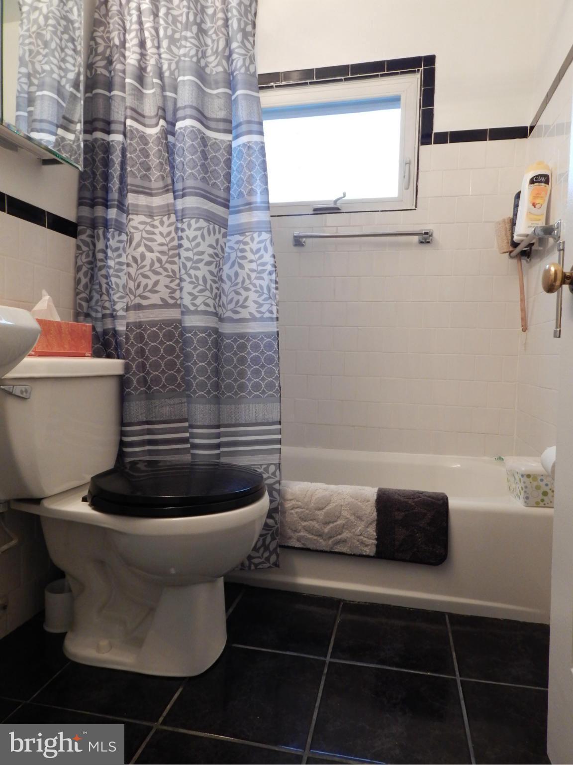 5604 Braxfield Road Baltimore, MD 21227 - Photo 10 of 25 Bath