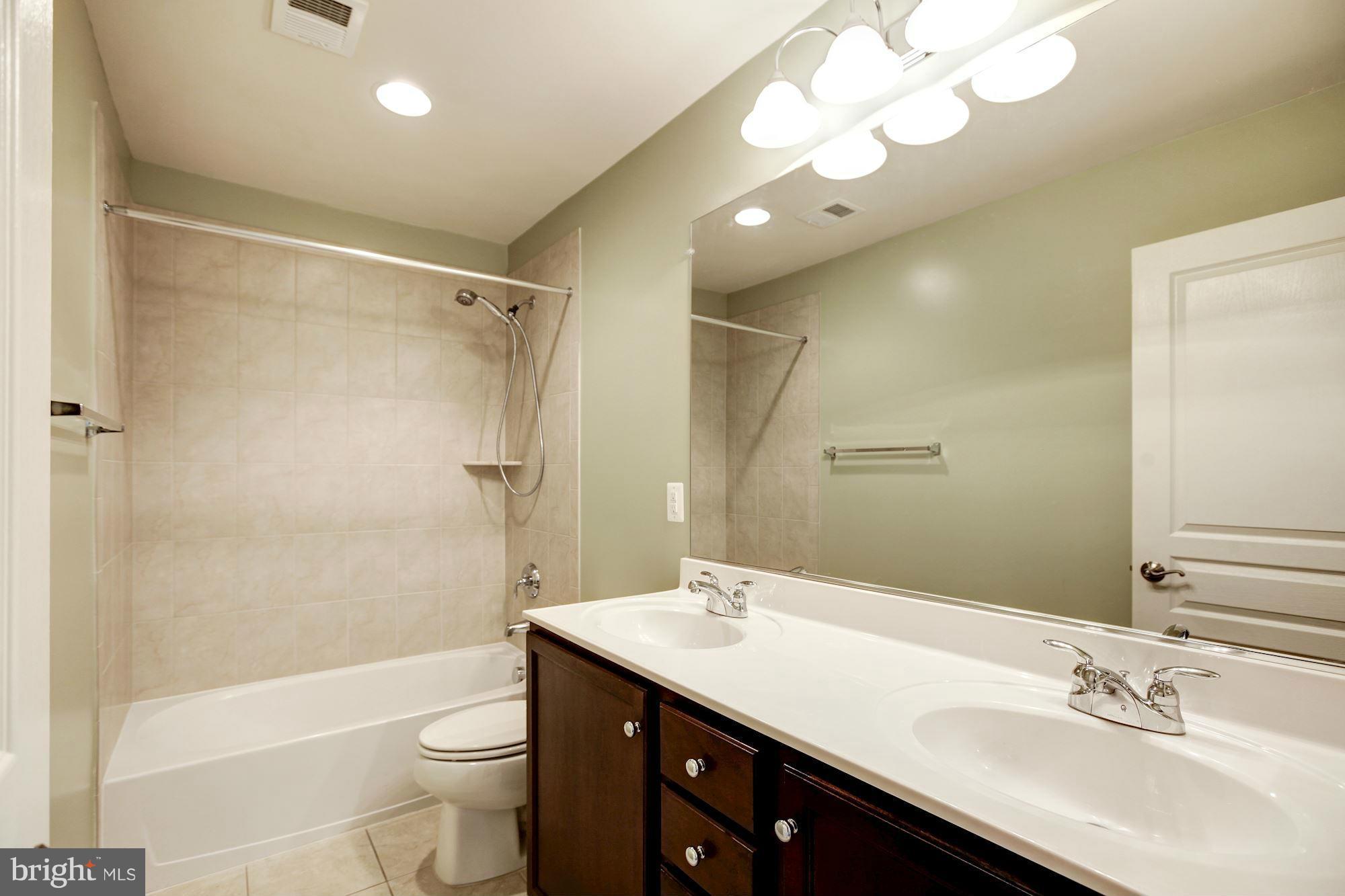 3439 Kemper Road Arlington, VA 22206 - Photo 24 of 30 Bath