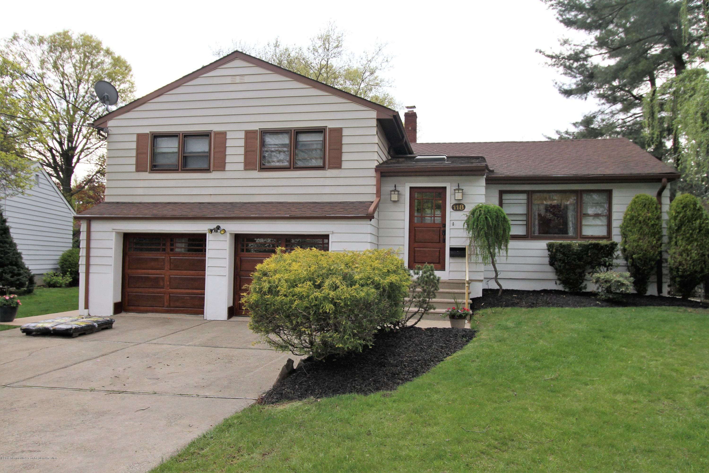 118 Golf Road Montclair, NJ 07043 - Photo 1 of 22 118 Golf Front 1. z0RTko4A