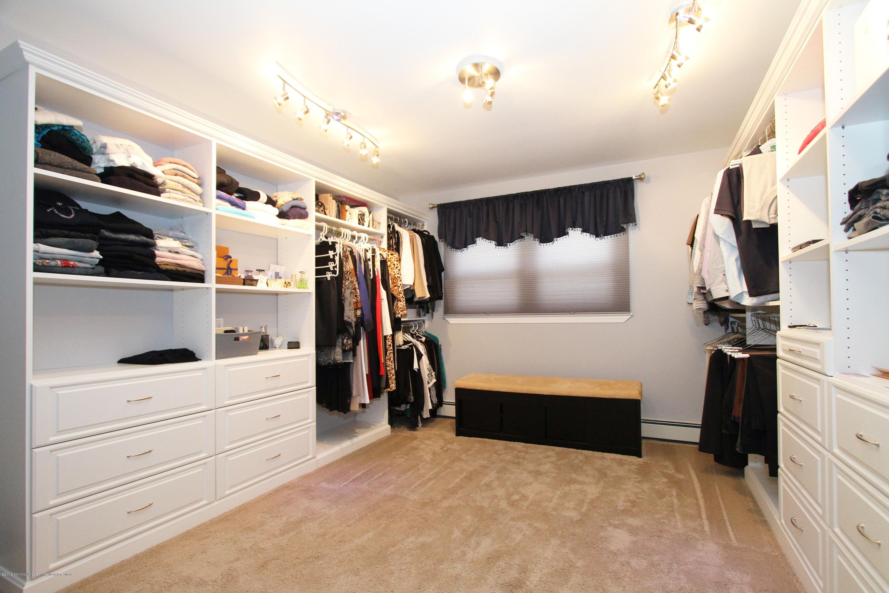 118 Golf Road Montclair, NJ 07043 - Photo 14 of 22 118 Golf Master Closet. QfaR7jQA