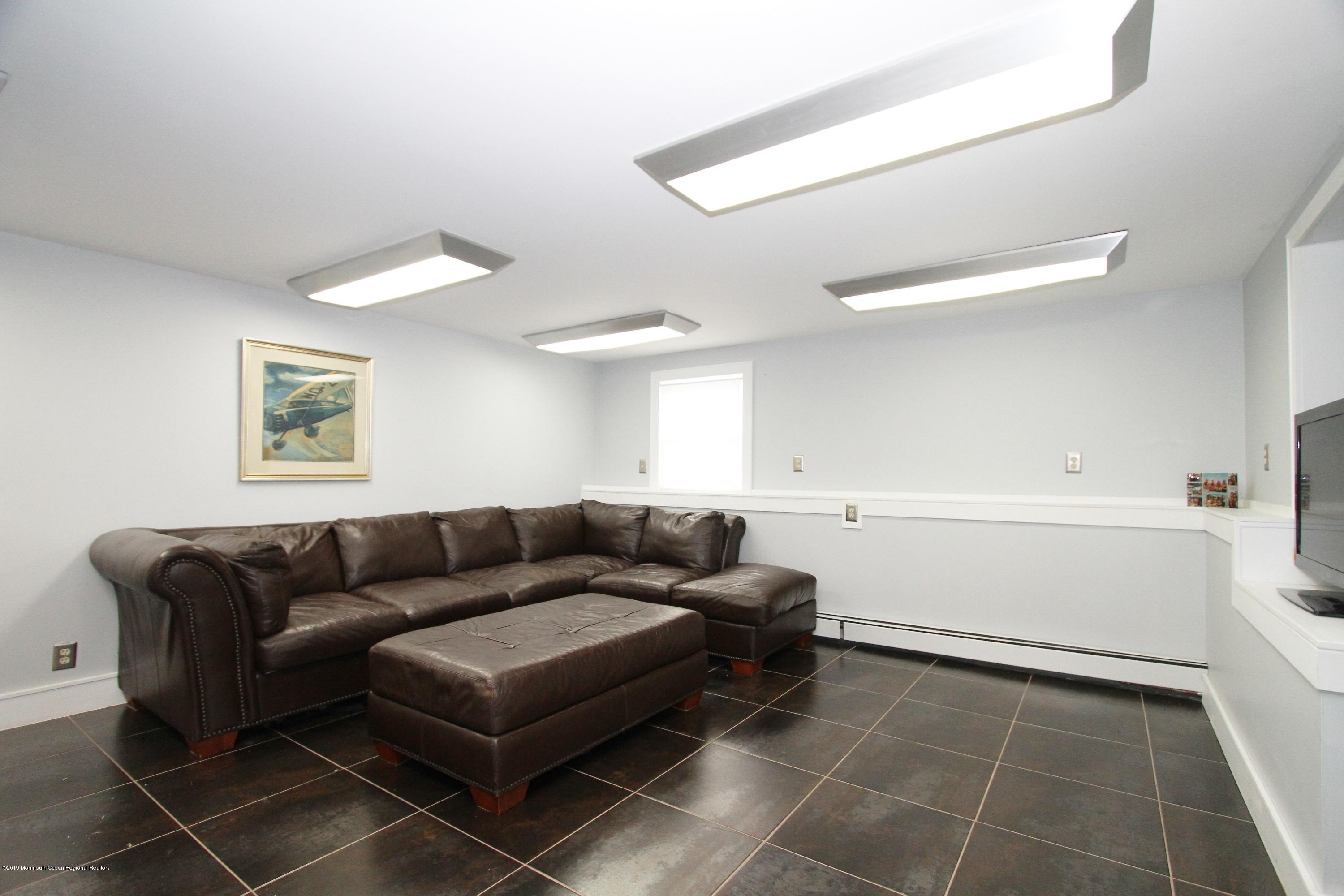 118 Golf Road Montclair, NJ 07043 - Photo 17 of 22 118 Lower Level Den. j7LB2hSg