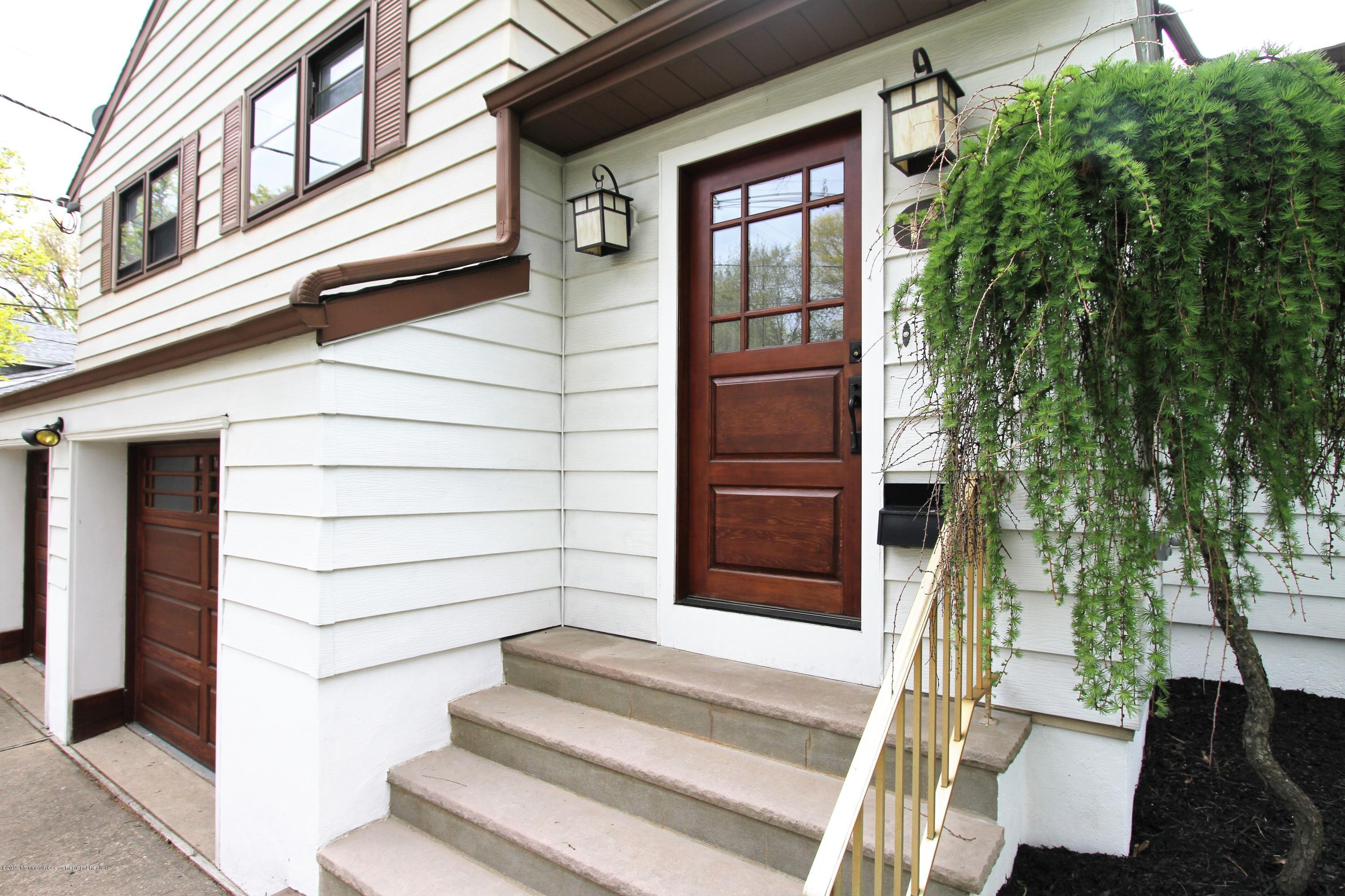 118 Golf Road Montclair, NJ 07043 - Photo 3 of 22 118 Golf Front 2. Pk3nR8hg