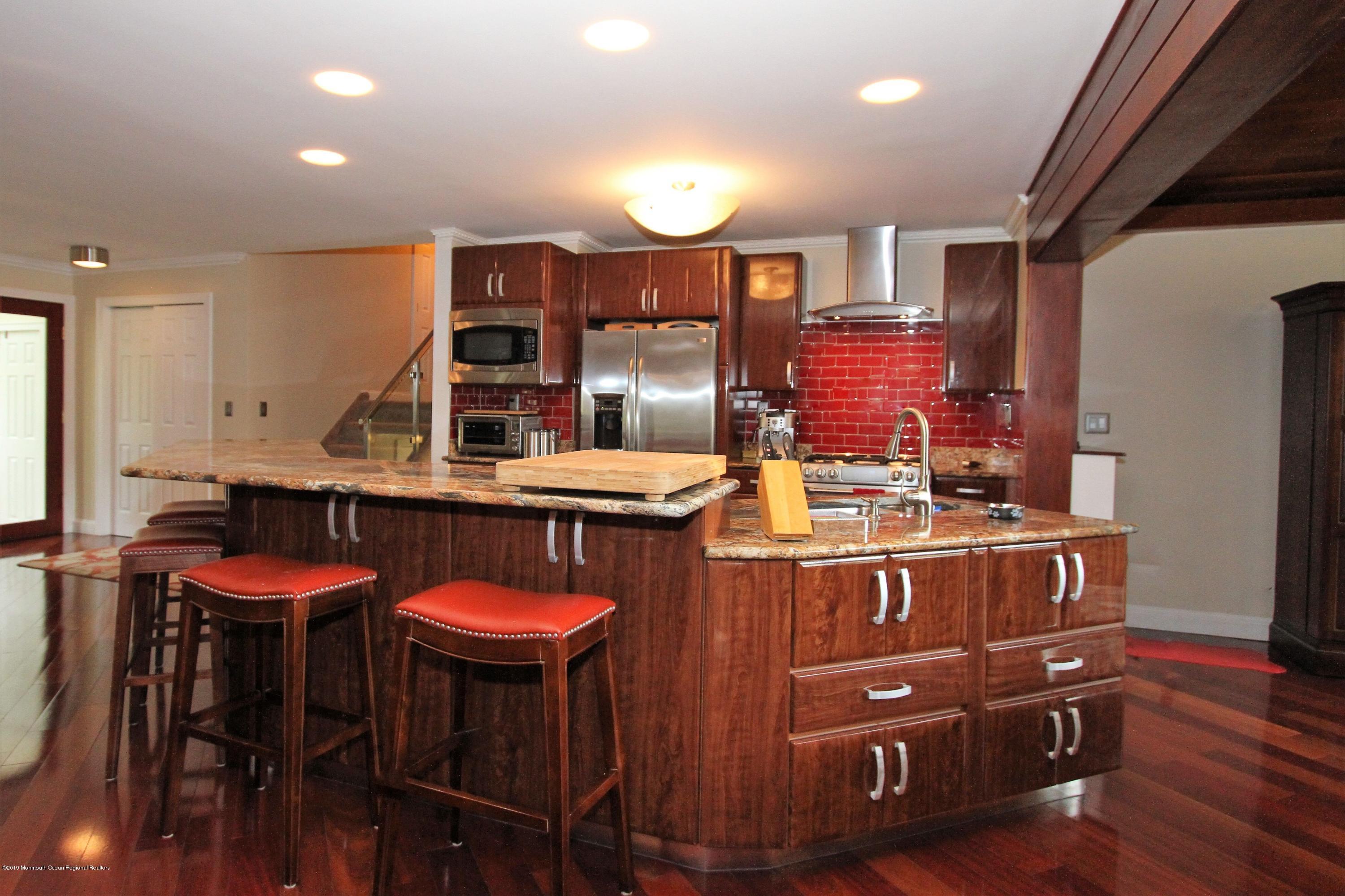 118 Golf Road Montclair, NJ 07043 - Photo 6 of 22 118 Golf Kitchen 4. a_kNd_BA