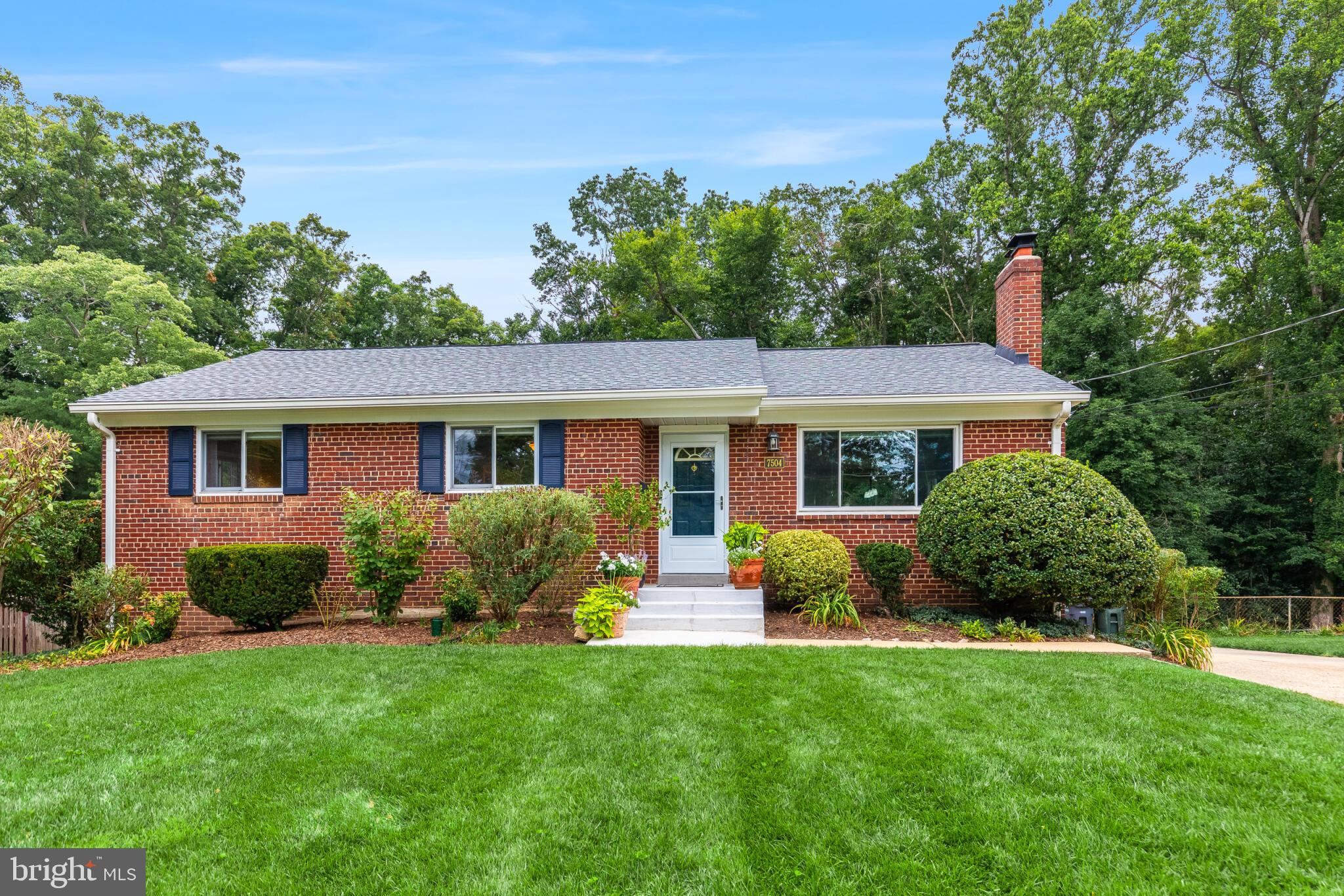 7504 Nancemond Street Springfield, VA 22150 - Photo 4 of 51 Welcoming front entry and lawn
