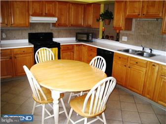 7434 Hill Road Philadelphia, PA 19128 - Photo 4 of 12 Kitchen