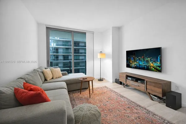 $5,800 | 45 Southwest 9th Street, Unit 2906, Miami, FL 33130