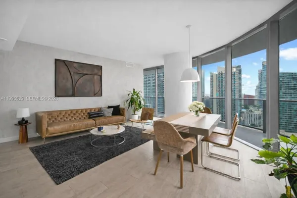 $5,800 | 45 Southwest 9th Street, Unit 2906, Miami, FL 33130