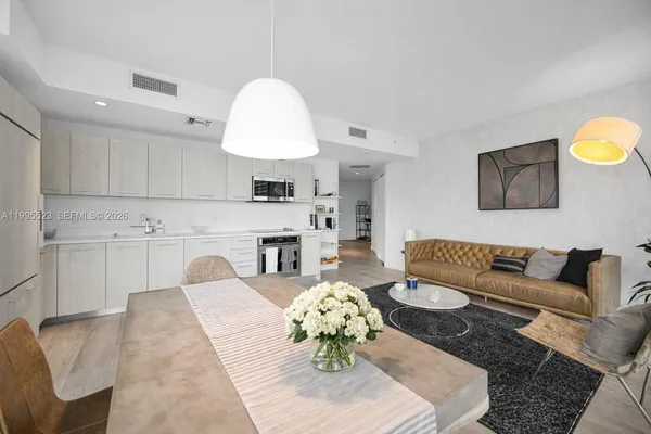 $5,800 | 45 Southwest 9th Street, Unit 2906, Miami, FL 33130