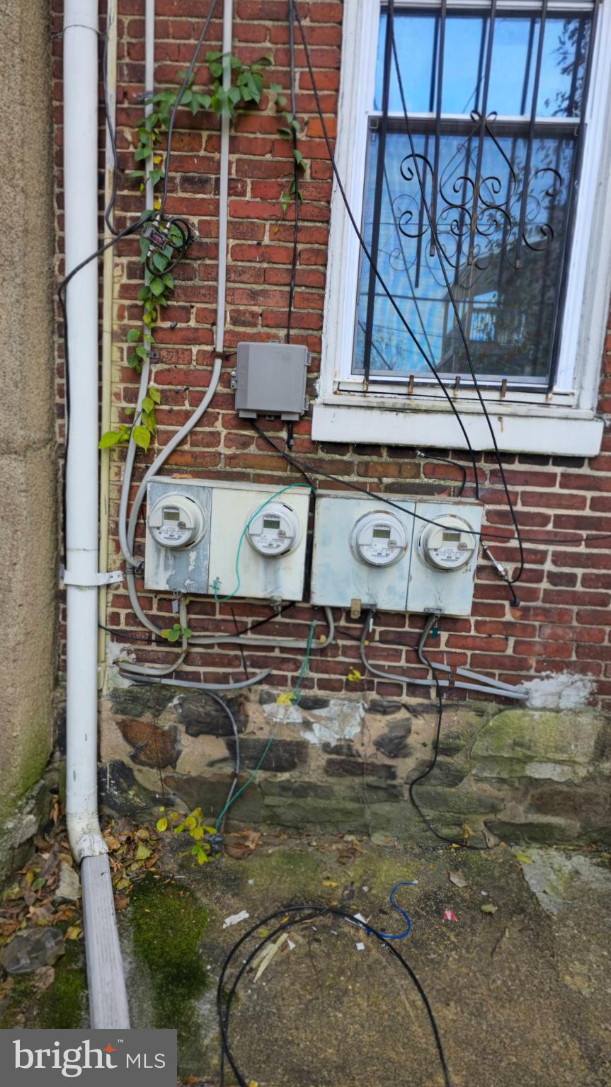 2413 Reisterstown Road Baltimore, MD 21217 - Photo 18 of 22 a view of entryway