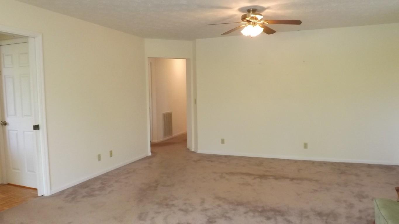 969 Ewing Road, Unit 14 Spring City, TN 37381 - Photo 11 of 27 dining area from living area