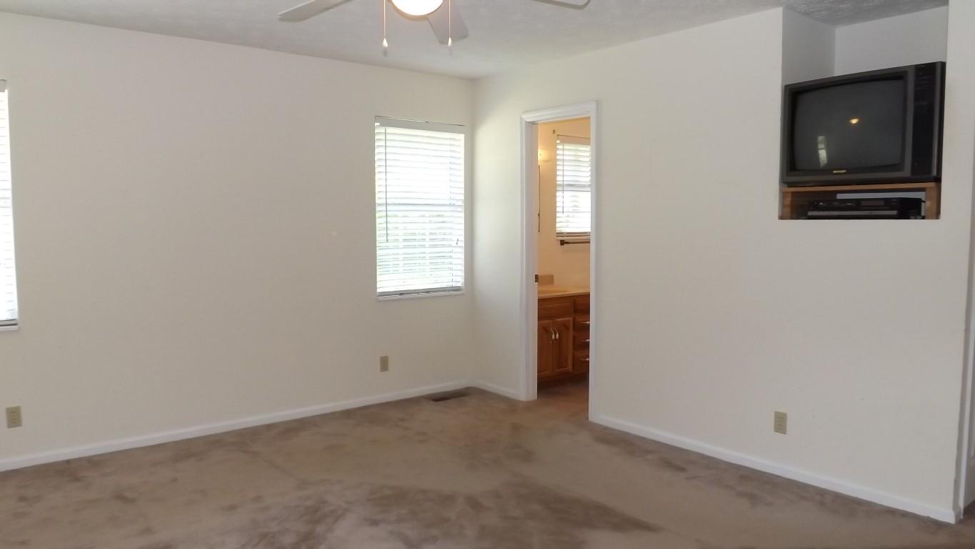 969 Ewing Road, Unit 14 Spring City, TN 37381 - Photo 15 of 27 master bedroom 3