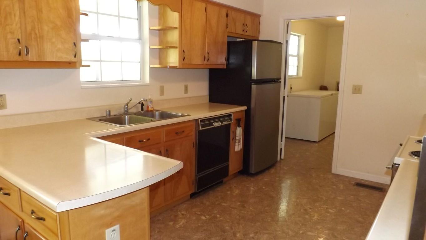 969 Ewing Road, Unit 14 Spring City, TN 37381 - Photo 5 of 27 kitchen