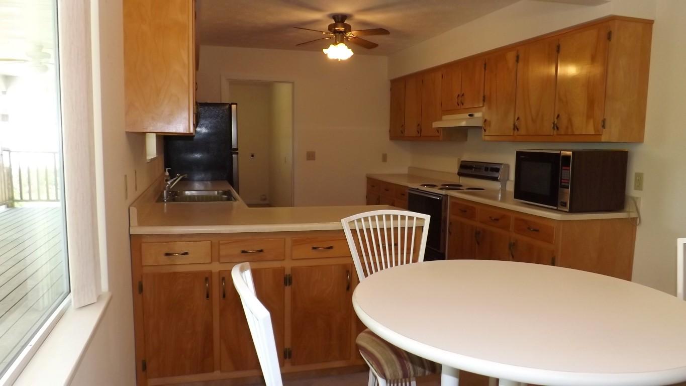 969 Ewing Road, Unit 14 Spring City, TN 37381 - Photo 8 of 27 breakfast into kitchen 2