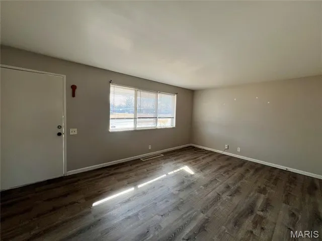 $1,325 | 1805 Nashua Drive, St. Louis, MO 63136