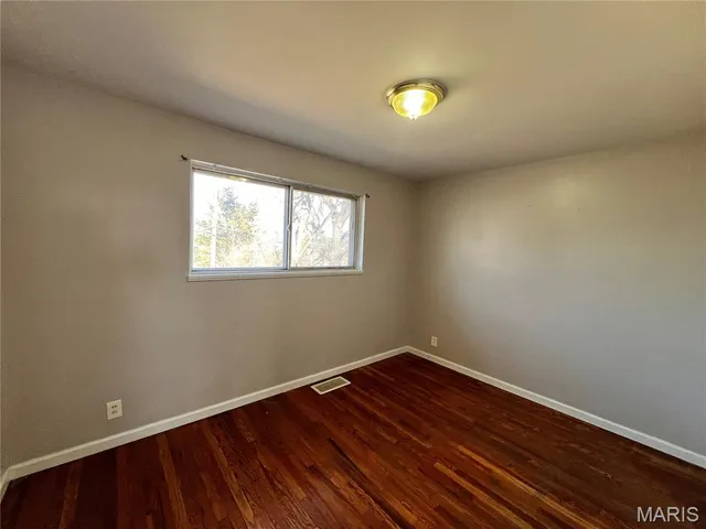 $1,325 | 1805 Nashua Drive, St. Louis, MO 63136