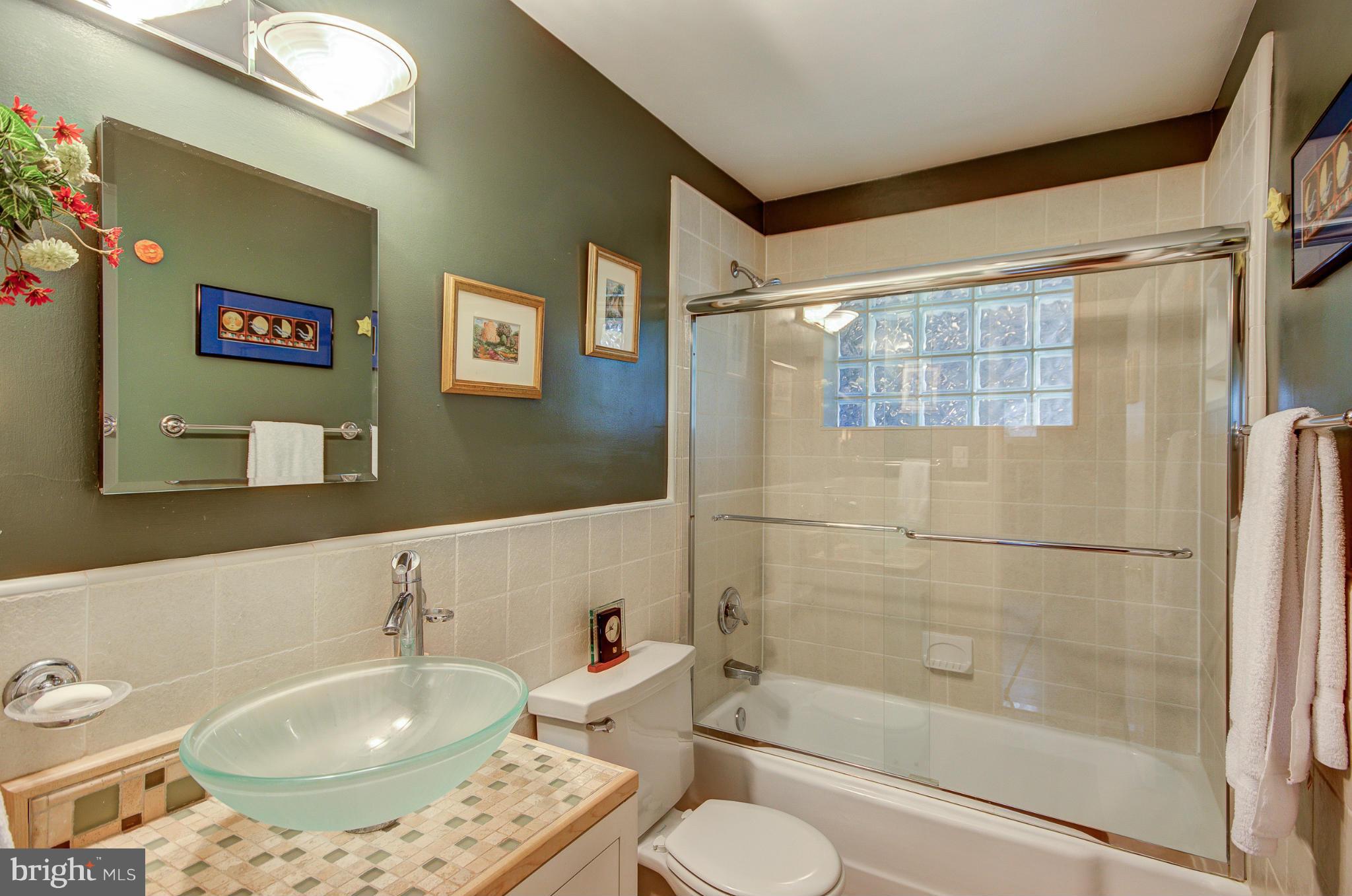 7001 Raleigh Road Annandale, VA 22003 - Photo 16 of 27 Bath