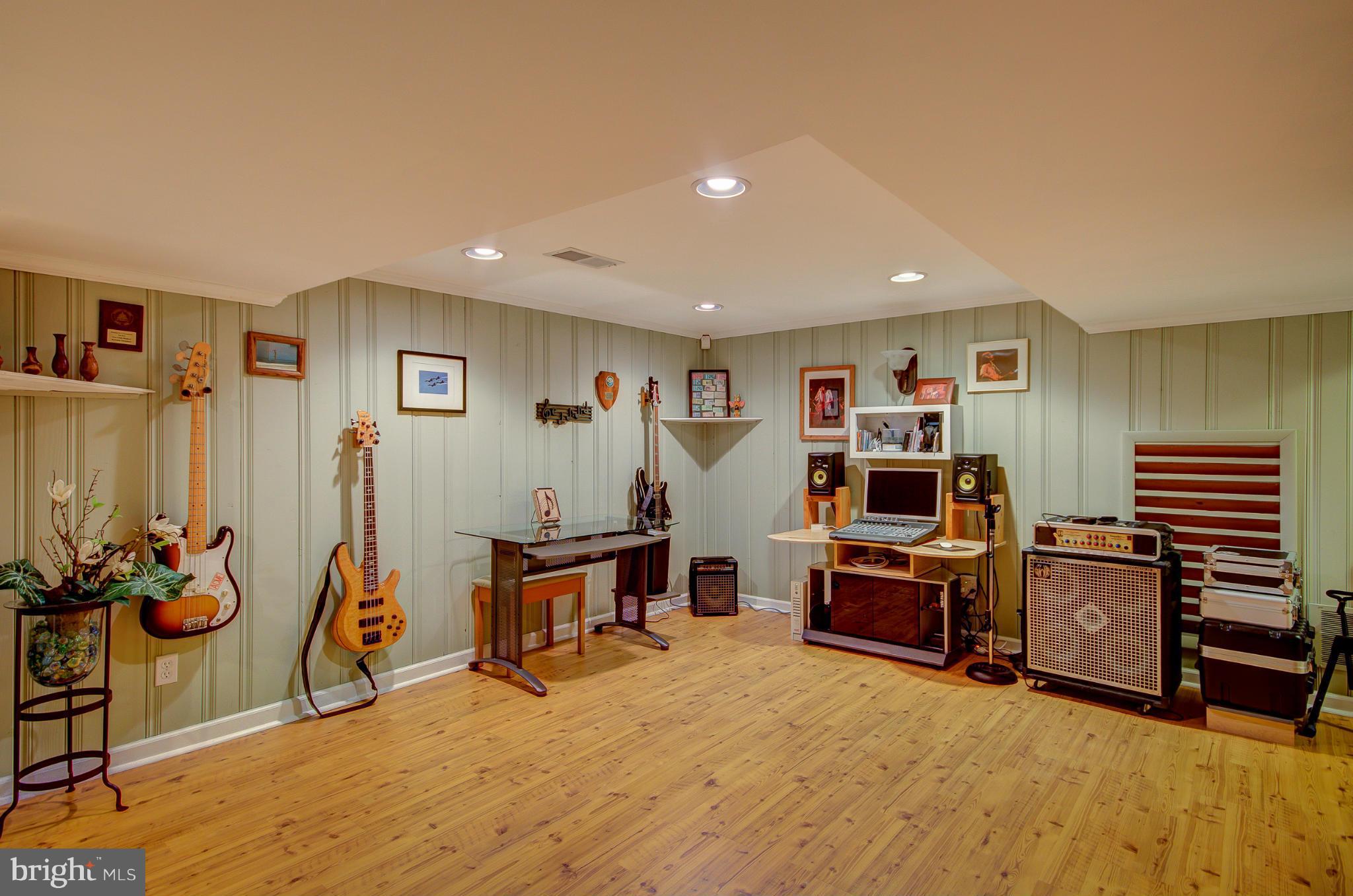7001 Raleigh Road Annandale, VA 22003 - Photo 21 of 27 Family Room